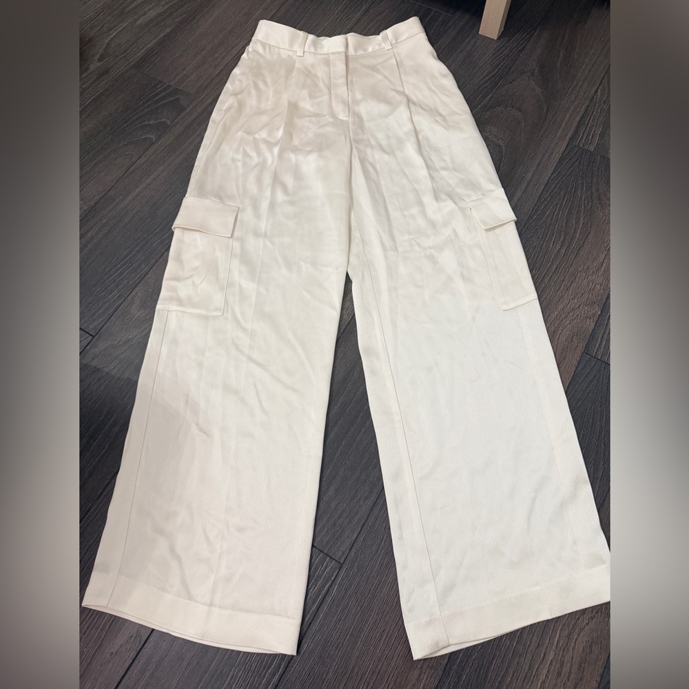 LIKE NEW Aritizia Babaton Cream White High-Rise Silky Flowy Cargo Pant Trousers